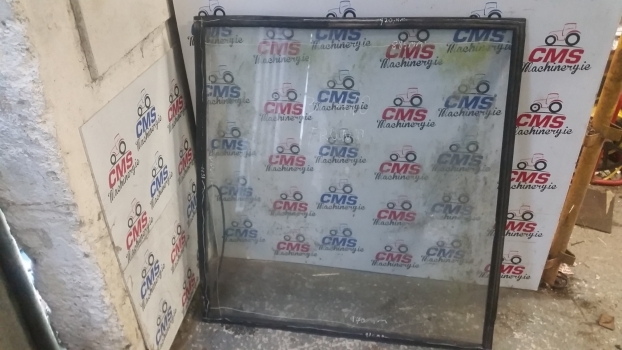 Jcb 410 Loader Cab Front Window Windscreen. Please Check By Photos. - الزجاج الأمامي - اللودر بعجل: صورة 1 Jcb 410 Loader Cab Front Window Windscreen. Please Check By Photos. - الزجاج الأمامي - اللودر بعجل: صورة 1