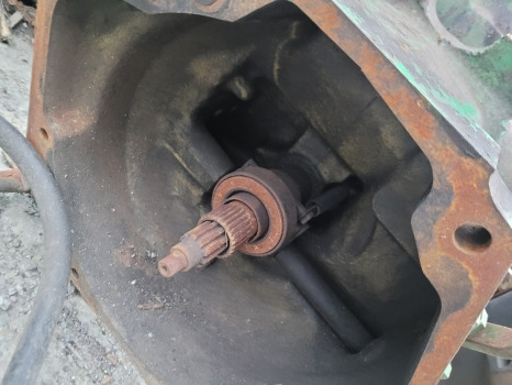 John Deere 2130 Transmission Gearbox For Parts Complete Backend Pto, Differential, Bevel Gear - صندوق التروس: صورة 3 John Deere 2130 Transmission Gearbox For Parts Complete Backend Pto, Differential, Bevel Gear - صندوق التروس: صورة 3