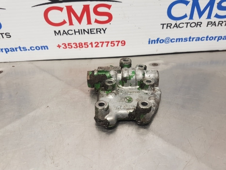 John Deere 6200, 6300, 6400, 7600, 7700 Clutch Cooling Valve Housing R109490 - صندوق التروس: صورة 2 John Deere 6200, 6300, 6400, 7600, 7700 Clutch Cooling Valve Housing R109490 - صندوق التروس: صورة 2