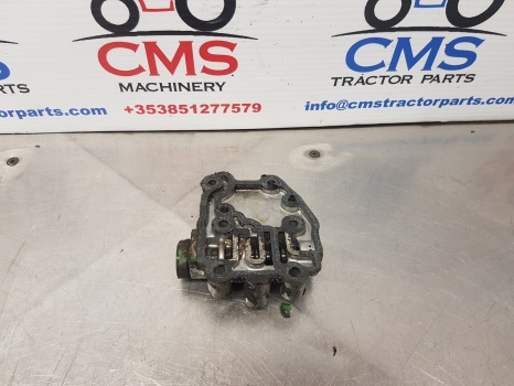 John Deere 6200, 6300, 6400, 7600, 7700 Clutch Cooling Valve Housing R109490 - صندوق التروس: صورة 4 John Deere 6200, 6300, 6400, 7600, 7700 Clutch Cooling Valve Housing R109490 - صندوق التروس: صورة 4