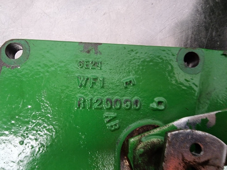 John Deere 6215r, 6195m, 6195r Transmission Shift Cover R120090, Re55844 - صندوق التروس: صورة 4 John Deere 6215r, 6195m, 6195r Transmission Shift Cover R120090, Re55844 - صندوق التروس: صورة 4