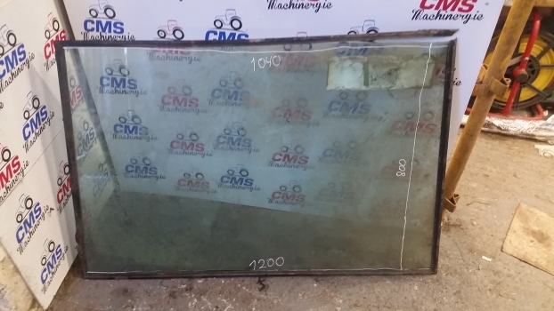 John Deere Windscreen, Framed Al25755 Al27351 See Dimensions - الزجاج الأمامي - جرار: صورة 1 John Deere Windscreen, Framed Al25755 Al27351 See Dimensions - الزجاج الأمامي - جرار: صورة 1