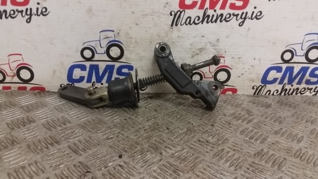 Landini Mythos Series Mythos 115 Brake Pedal Lever Assembly 3304805m92 - أجزاء الفرامل - جرار: صورة 4 Landini Mythos Series Mythos 115 Brake Pedal Lever Assembly 3304805m92 - أجزاء الفرامل - جرار: صورة 4