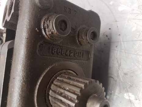 Massey Ferguson 135, 150, 165, 168, 175, 178 Hydraulic Lift Pump 1868429m1 - مضخة هيدروليكية - جرار: صورة 5 Massey Ferguson 135, 150, 165, 168, 175, 178 Hydraulic Lift Pump 1868429m1 - مضخة هيدروليكية - جرار: صورة 5