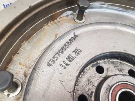 Massey Ferguson 5612, 5712, 5613, 5713 Flywheel Complete 4357995m94 - دولاب الموازنة: صورة 4 Massey Ferguson 5612, 5712, 5613, 5713 Flywheel Complete 4357995m94 - دولاب الموازنة: صورة 4
