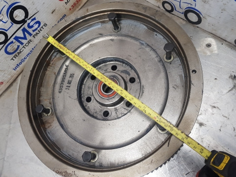 Massey Ferguson 5612, 5712, 5613, 5713 Flywheel Complete 4357995m94 - دولاب الموازنة: صورة 5 Massey Ferguson 5612, 5712, 5613, 5713 Flywheel Complete 4357995m94 - دولاب الموازنة: صورة 5