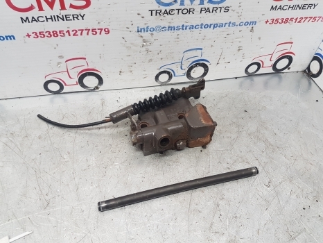 Massey Ferguson 690, 698, 699 Lift Cover Hydraulic Selector Valve - صمام هيدروليكي - جرار: صورة 4 Massey Ferguson 690, 698, 699 Lift Cover Hydraulic Selector Valve - صمام هيدروليكي - جرار: صورة 4