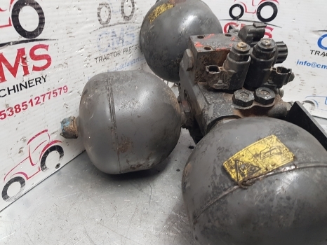 Massey Ferguson 7719 Front Axle Suspension Valve Block 4389933m91, 41293300 - تعليق - جرار: صورة 5 Massey Ferguson 7719 Front Axle Suspension Valve Block 4389933m91, 41293300 - تعليق - جرار: صورة 5