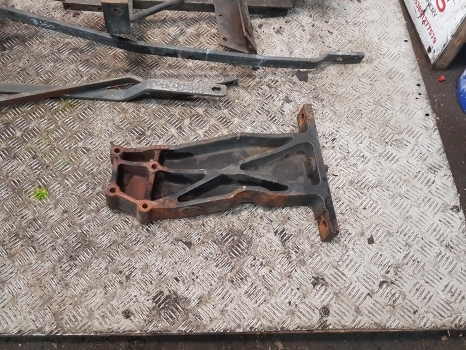 New Holland 8360, 8260, 8160, Tm120, Tm140 Bonnet, Hood Support Kit 82006312 - غطاء محرك المركبة - جرار: صورة 2 New Holland 8360, 8260, 8160, Tm120, Tm140 Bonnet, Hood Support Kit 82006312 - غطاء محرك المركبة - جرار: صورة 2