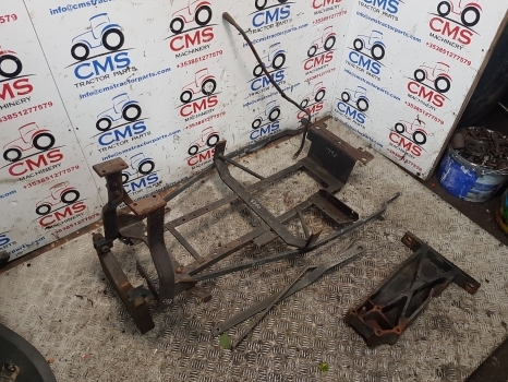 New Holland 8360, 8260, 8160, Tm120, Tm140 Bonnet, Hood Support Kit 82006312 - غطاء محرك المركبة - جرار: صورة 4 New Holland 8360, 8260, 8160, Tm120, Tm140 Bonnet, Hood Support Kit 82006312 - غطاء محرك المركبة - جرار: صورة 4