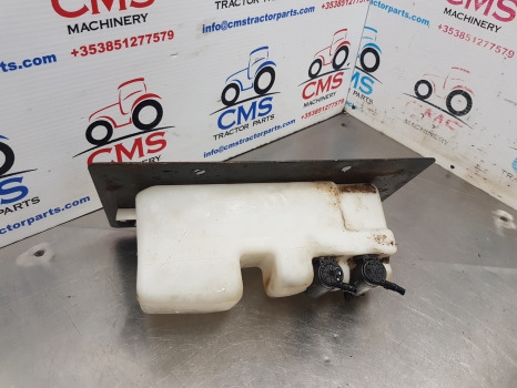 New Holland Case Maxxum Windshield Washer Reservoir 82030995, 82030996, 82030994 - مساحة الزجاج الأمامي - الآلات الزراعية: صورة 3 New Holland Case Maxxum Windshield Washer Reservoir 82030995, 82030996, 82030994 - مساحة الزجاج الأمامي - الآلات الزراعية: صورة 3