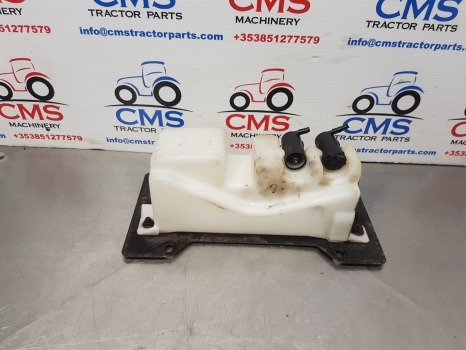 New Holland Case Maxxum Windshield Washer Reservoir 82030995, 82030996, 82030994 - مساحة الزجاج الأمامي - الآلات الزراعية: صورة 1 New Holland Case Maxxum Windshield Washer Reservoir 82030995, 82030996, 82030994 - مساحة الزجاج الأمامي - الآلات الزراعية: صورة 1