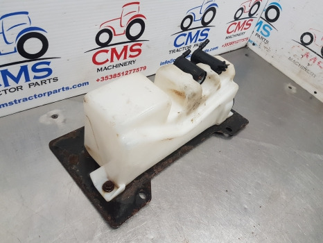 New Holland Case Maxxum Windshield Washer Reservoir 82030995, 82030996, 82030994 - مساحة الزجاج الأمامي - الآلات الزراعية: صورة 2 New Holland Case Maxxum Windshield Washer Reservoir 82030995, 82030996, 82030994 - مساحة الزجاج الأمامي - الآلات الزراعية: صورة 2