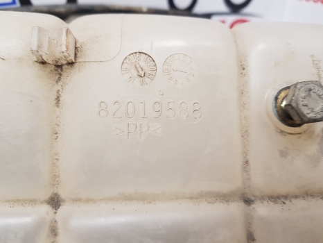 New Holland Case T7, T6, T6000, Maxxum, Puma T7.200 Expansion Tank 82019588 - خزان التوسع - الآلات الزراعية: صورة 2 New Holland Case T7, T6, T6000, Maxxum, Puma T7.200 Expansion Tank 82019588 - خزان التوسع - الآلات الزراعية: صورة 2