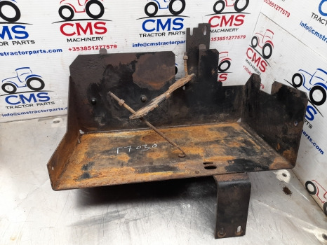 New Holland Case T7000, Puma T7030, T7040, Puma 210 Battery Tray 84144595 - النظام الكهربائي - الآلات الزراعية: صورة 2 New Holland Case T7000, Puma T7030, T7040, Puma 210 Battery Tray 84144595 - النظام الكهربائي - الآلات الزراعية: صورة 2