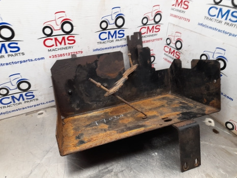 New Holland Case T7000, Puma T7030, T7040, Puma 210 Battery Tray 84144595 - النظام الكهربائي - الآلات الزراعية: صورة 1 New Holland Case T7000, Puma T7030, T7040, Puma 210 Battery Tray 84144595 - النظام الكهربائي - الآلات الزراعية: صورة 1
