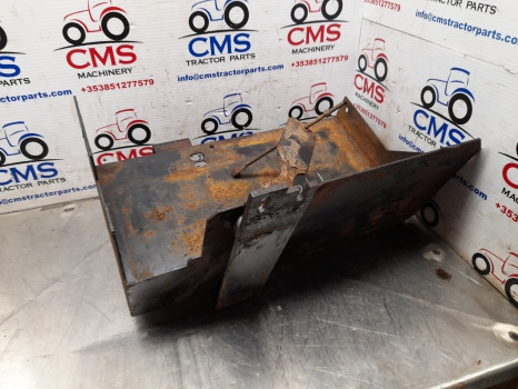 New Holland Case T7000, Puma T7030, T7040, Puma 210 Battery Tray 84144595 - النظام الكهربائي - الآلات الزراعية: صورة 5 New Holland Case T7000, Puma T7030, T7040, Puma 210 Battery Tray 84144595 - النظام الكهربائي - الآلات الزراعية: صورة 5