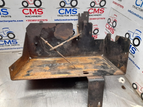 New Holland Case T7000, Puma T7030, T7040, Puma 210 Battery Tray 84144595 - النظام الكهربائي - الآلات الزراعية: صورة 4 New Holland Case T7000, Puma T7030, T7040, Puma 210 Battery Tray 84144595 - النظام الكهربائي - الآلات الزراعية: صورة 4