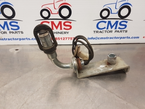 New Holland T5.95, T4, T5, Farmall Rotary Beacon Support 47788367 - أضواء/ إضاءة - جرار: صورة 2 New Holland T5.95, T4, T5, Farmall Rotary Beacon Support 47788367 - أضواء/ إضاءة - جرار: صورة 2