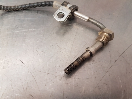 New Holland T5.95 Temperature Sender Sensor 47478866 - جهاز استشعار - جرار: صورة 3 New Holland T5.95 Temperature Sender Sensor 47478866 - جهاز استشعار - جرار: صورة 3