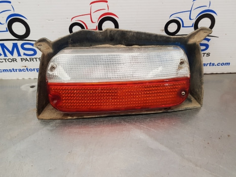 New Holland T6010, T6000, T7000,t7,tail Light With Support Rh 82032772, 87747246 - أضواء/ إضاءة: صورة 2 New Holland T6010, T6000, T7000,t7,tail Light With Support Rh 82032772, 87747246 - أضواء/ إضاءة: صورة 2