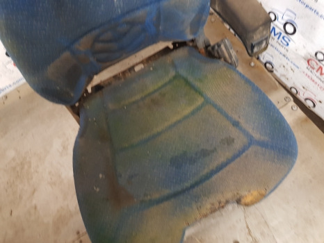 New Holland T7030, T7000, T7040, T7050, Driver Seat Assy Parts Only 87646744 - مقعد - الآلات الزراعية: صورة 3 New Holland T7030, T7000, T7040, T7050, Driver Seat Assy Parts Only 87646744 - مقعد - الآلات الزراعية: صورة 3