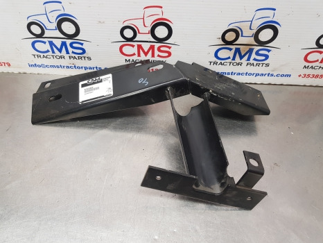 New Holland Tm, Ts, Tl, 60, 40 Series, Mudguard Extension Support Rhs 82029985 - رفرف المركبة: صورة 1 New Holland Tm, Ts, Tl, 60, 40 Series, Mudguard Extension Support Rhs 82029985 - رفرف المركبة: صورة 1