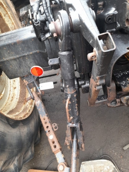 Valtra 6100, 6200, 6300, 6400 Levelling Box Lhs Rhs V32590800 - تعليق: صورة 1 Valtra 6100, 6200, 6300, 6400 Levelling Box Lhs Rhs V32590800 - تعليق: صورة 1