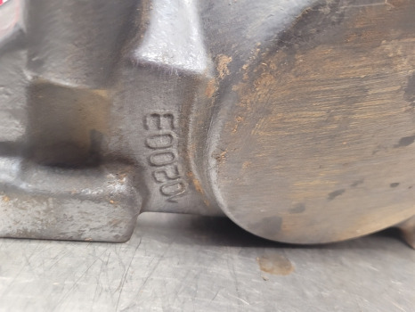 Valtra 6400, 6100, 6200, 6300 Front Axle Support Bracket Front V31791800, 102003 - تعليق: صورة 2 Valtra 6400, 6100, 6200, 6300 Front Axle Support Bracket Front V31791800, 102003 - تعليق: صورة 2