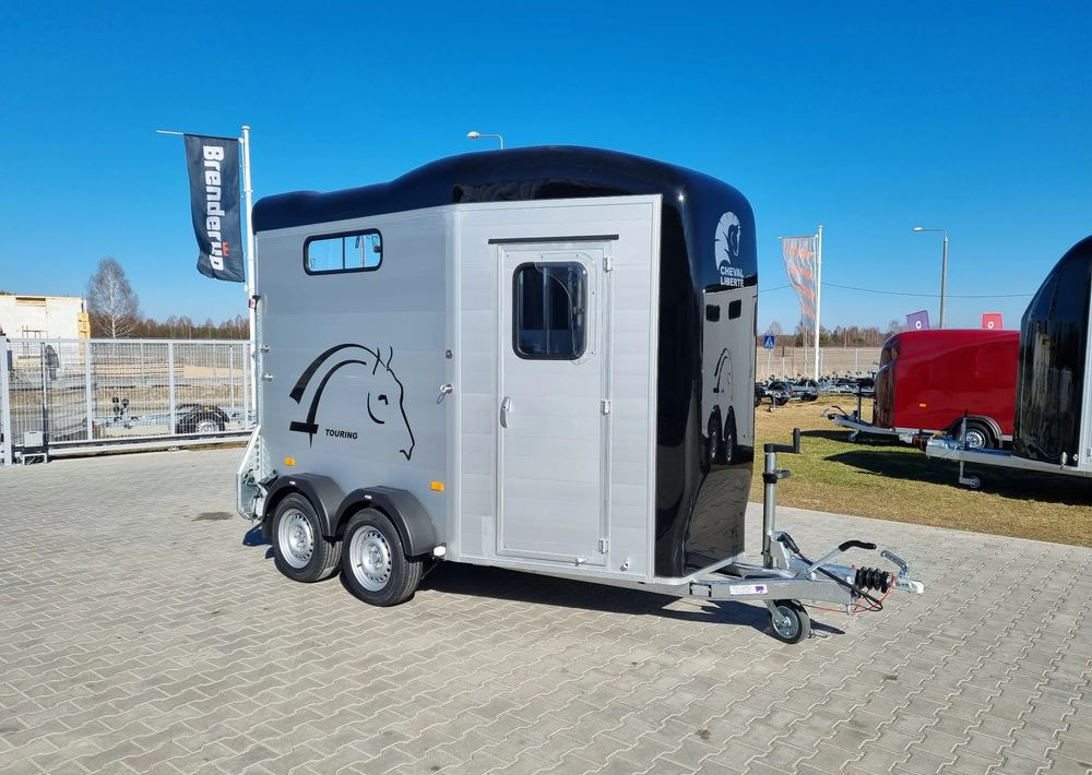 Cheval Liberte Touring Country + Siodlarnia - مقطورة سيارة: صورة 1 Cheval Liberte Touring Country + Siodlarnia - مقطورة سيارة: صورة 1