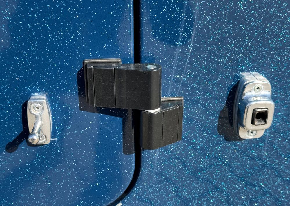 HUMBAUR Pegasus 2400 | siodlarnia, DMC 2400kg, przyczepa do przewozu 2 koni - عربة نقل خيل: صورة 4 HUMBAUR Pegasus 2400 | siodlarnia, DMC 2400kg, przyczepa do przewozu 2 koni - عربة نقل خيل: صورة 4