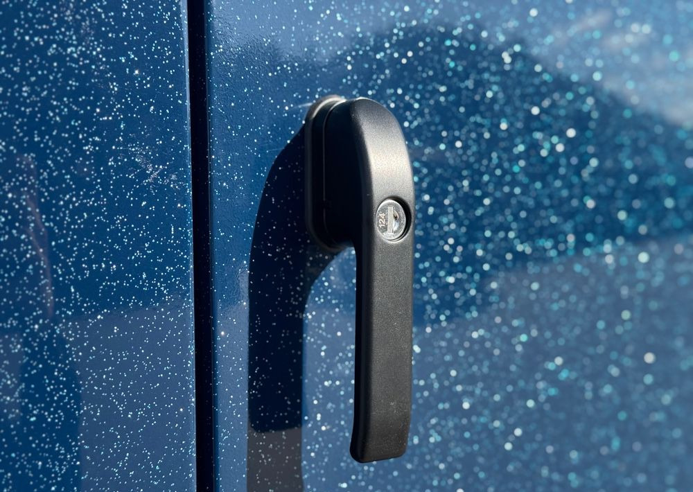 HUMBAUR Pegasus 2400 | siodlarnia, DMC 2400kg, przyczepa do przewozu 2 koni - عربة نقل خيل: صورة 5 HUMBAUR Pegasus 2400 | siodlarnia, DMC 2400kg, przyczepa do przewozu 2 koni - عربة نقل خيل: صورة 5