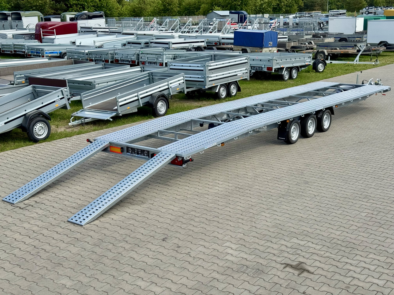 NIEWIADÓW Indiana 9m x 2.1 m | 3.5T - مقطورة شحن نقل السيارات: صورة 1 NIEWIADÓW Indiana 9m x 2.1 m | 3.5T - مقطورة شحن نقل السيارات: صورة 1