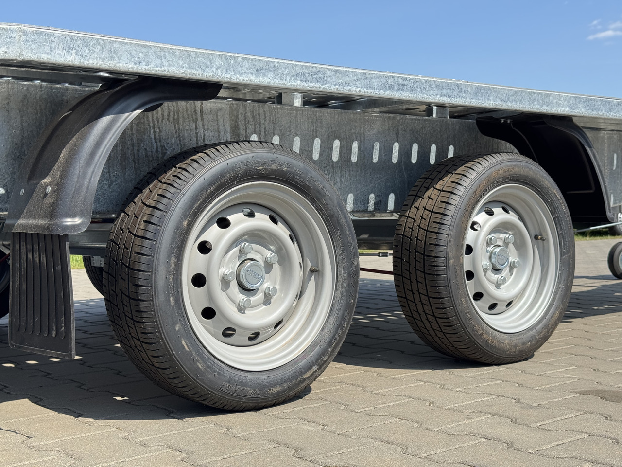 NIEWIADÓW Jupiter 4.5 - 450 x 210 cm / 2700 kg - مقطورة شحن نقل السيارات: صورة 3 NIEWIADÓW Jupiter 4.5 - 450 x 210 cm / 2700 kg - مقطورة شحن نقل السيارات: صورة 3