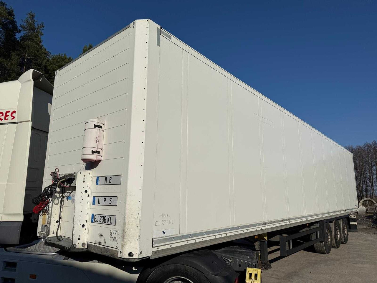 Schmitz Izoterma Kontener Box, 2017r, roleta , 481083 km , z Francji - نصف مقطورة متساوي الحرارة: صورة 1 Schmitz Izoterma Kontener Box, 2017r, roleta , 481083 km , z Francji - نصف مقطورة متساوي الحرارة: صورة 1