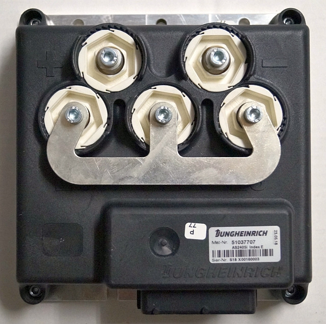 Jungheinrich 51037707 | Rij regeling driving controller AS2405i index E sn. S18X - وحدة تحكم الكتروني - معدات المناولة: صورة 1 Jungheinrich 51037707 | Rij regeling driving controller AS2405i index E sn. S18X - وحدة تحكم الكتروني - معدات المناولة: صورة 1