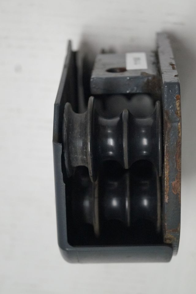 Jungheinrich 51160772 | Block rollor Hose guide for ETV from year 2003 till 2011 - نظام الهيدروليك - معدات المناولة: صورة 2 Jungheinrich 51160772 | Block rollor Hose guide for ETV from year 2003 till 2011 - نظام الهيدروليك - معدات المناولة: صورة 2