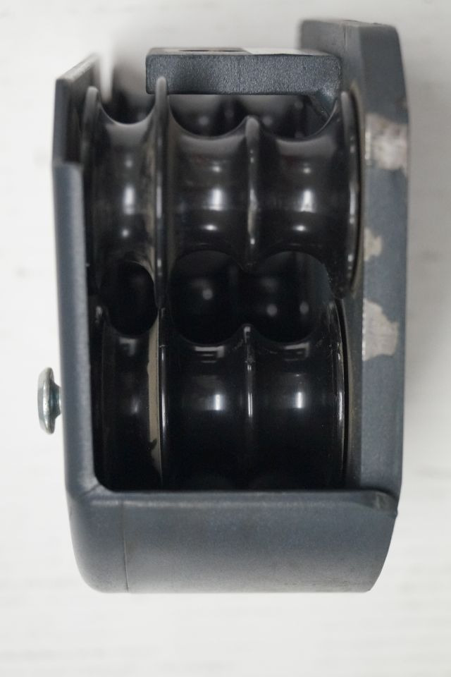 Jungheinrich 51160772 | Block rollor Hose guide for ETV from year 2003 till 2011 - نظام الهيدروليك - معدات المناولة: صورة 4 Jungheinrich 51160772 | Block rollor Hose guide for ETV from year 2003 till 2011 - نظام الهيدروليك - معدات المناولة: صورة 4