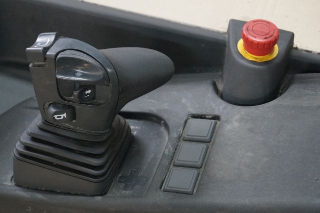 Jungheinrich 51186819 | Dashboard right incl. noodstop schakelaar Emergency disc - لوحة القيادة - معدات المناولة: صورة 2 Jungheinrich 51186819 | Dashboard right incl. noodstop schakelaar Emergency disc - لوحة القيادة - معدات المناولة: صورة 2