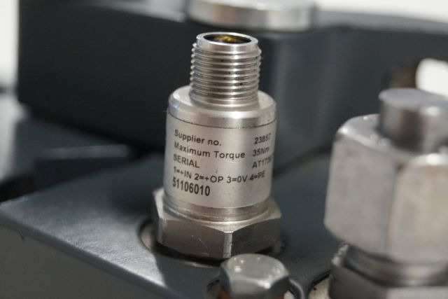 Jungheinrich 51193016 | Hydraulic Clamb from EKS308 year 2014 loading sensor 511 - نظام الهيدروليك - معدات المناولة: صورة 2 Jungheinrich 51193016 | Hydraulic Clamb from EKS308 year 2014 loading sensor 511 - نظام الهيدروليك - معدات المناولة: صورة 2