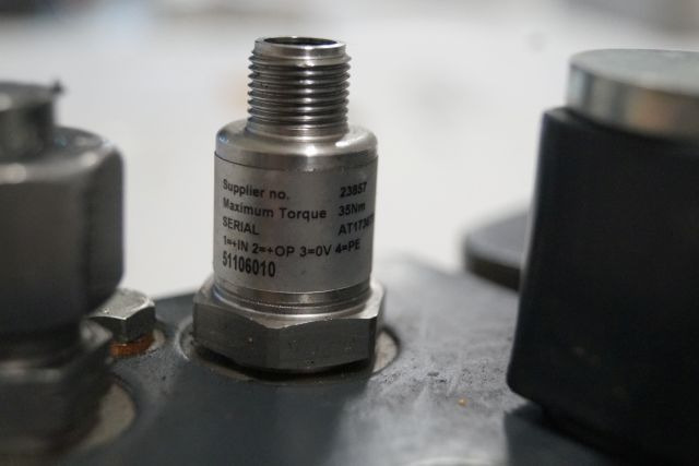 Jungheinrich 51193016 | Hydraulic Clamb from EKS308 year 2014 loading sensor 511 - نظام الهيدروليك - معدات المناولة: صورة 2 Jungheinrich 51193016 | Hydraulic Clamb from EKS308 year 2014 loading sensor 511 - نظام الهيدروليك - معدات المناولة: صورة 2