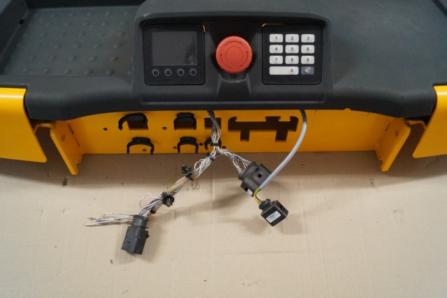 Jungheinrich 51343941 | Battery cover complete with cover 51302942 , display KD - الكابينة والداخلية - معدات المناولة: صورة 2 Jungheinrich 51343941 | Battery cover complete with cover 51302942 , display KD - الكابينة والداخلية - معدات المناولة: صورة 2