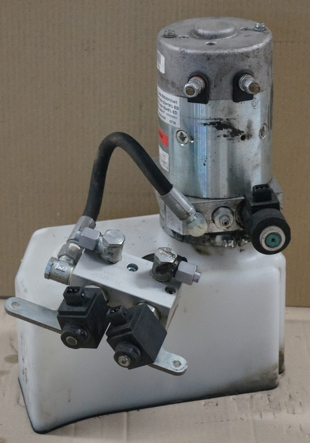 Jungheinrich 51417583 | Pumpmotor with tank and valve block 24V 2,2KW code R9320 - مضخة هيدروليكية - معدات المناولة: صورة 1 Jungheinrich 51417583 | Pumpmotor with tank and valve block 24V 2,2KW code R9320 - مضخة هيدروليكية - معدات المناولة: صورة 1