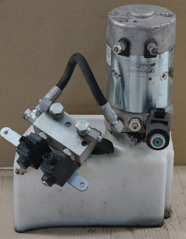 Jungheinrich 51417583 | Pumpmotor with tank and valve block 24V 2,2KW code R9320 - مضخة هيدروليكية - معدات المناولة: صورة 1 Jungheinrich 51417583 | Pumpmotor with tank and valve block 24V 2,2KW code R9320 - مضخة هيدروليكية - معدات المناولة: صورة 1