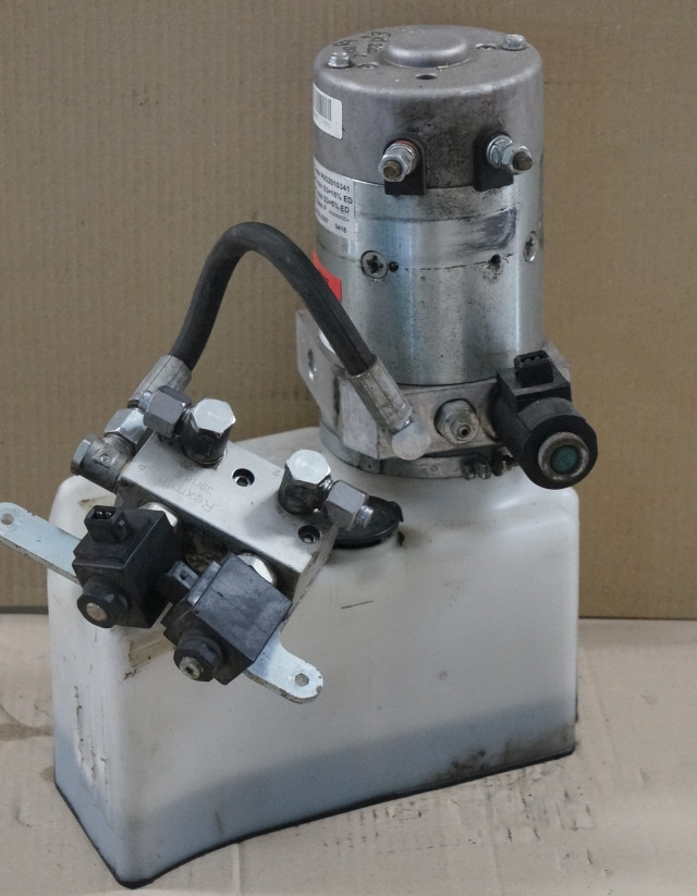 Jungheinrich 51417583 | Pumpmotor with tank and valve block 24V 2,2KW code R9320 - مضخة هيدروليكية - معدات المناولة: صورة 1 Jungheinrich 51417583 | Pumpmotor with tank and valve block 24V 2,2KW code R9320 - مضخة هيدروليكية - معدات المناولة: صورة 1