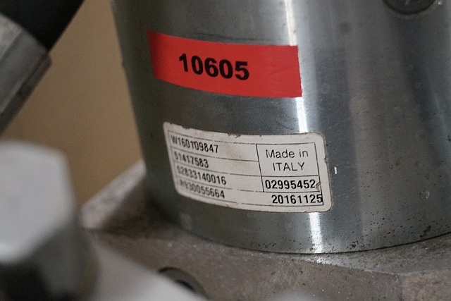 Jungheinrich 51417583 | Pumpmotor with tank and valve block 24V 2,2KW code R9320 - مضخة هيدروليكية - معدات المناولة: صورة 2 Jungheinrich 51417583 | Pumpmotor with tank and valve block 24V 2,2KW code R9320 - مضخة هيدروليكية - معدات المناولة: صورة 2