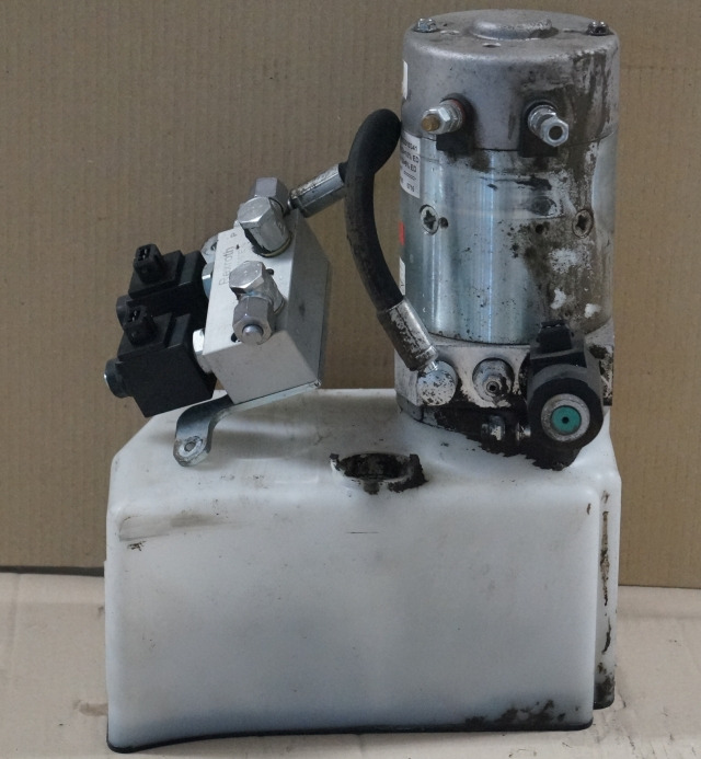 Jungheinrich 51417583 | Pumpmotor with tank and valve block 24V 2,2KW code R9320 - مضخة هيدروليكية - معدات المناولة: صورة 1 Jungheinrich 51417583 | Pumpmotor with tank and valve block 24V 2,2KW code R9320 - مضخة هيدروليكية - معدات المناولة: صورة 1