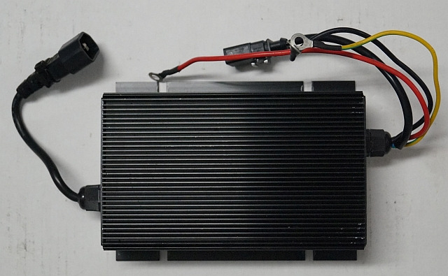 Jungheinrich 51502260 | Charger model YP05-E 24V-10A for EJC-M10 sn. 81001206H18 - بطارية - معدات المناولة: صورة 1 Jungheinrich 51502260 | Charger model YP05-E 24V-10A for EJC-M10 sn. 81001206H18 - بطارية - معدات المناولة: صورة 1