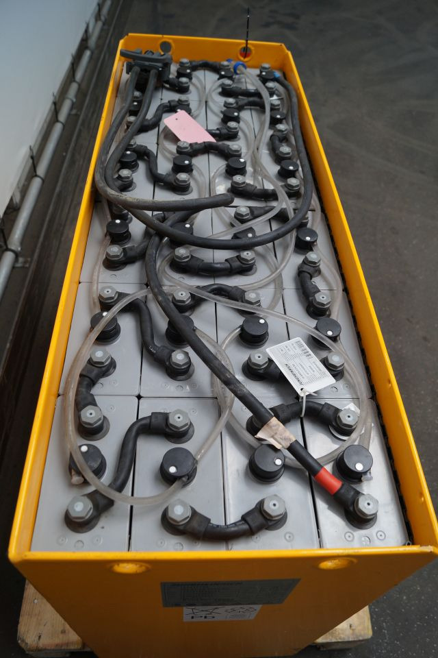 Jungheinrich unknown | Battery 48V775Ah 05-EPZS775SC Year 2024 weight 1135 kg sn - بطارية - معدات المناولة: صورة 2 Jungheinrich unknown | Battery 48V775Ah 05-EPZS775SC Year 2024 weight 1135 kg sn - بطارية - معدات المناولة: صورة 2