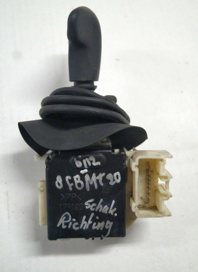 Toyota 57460-30621-71 | Directional switch from 8FBMT-20H year 2012 - النظام الكهربائي - معدات المناولة: صورة 2 Toyota 57460-30621-71 | Directional switch from 8FBMT-20H year 2012 - النظام الكهربائي - معدات المناولة: صورة 2